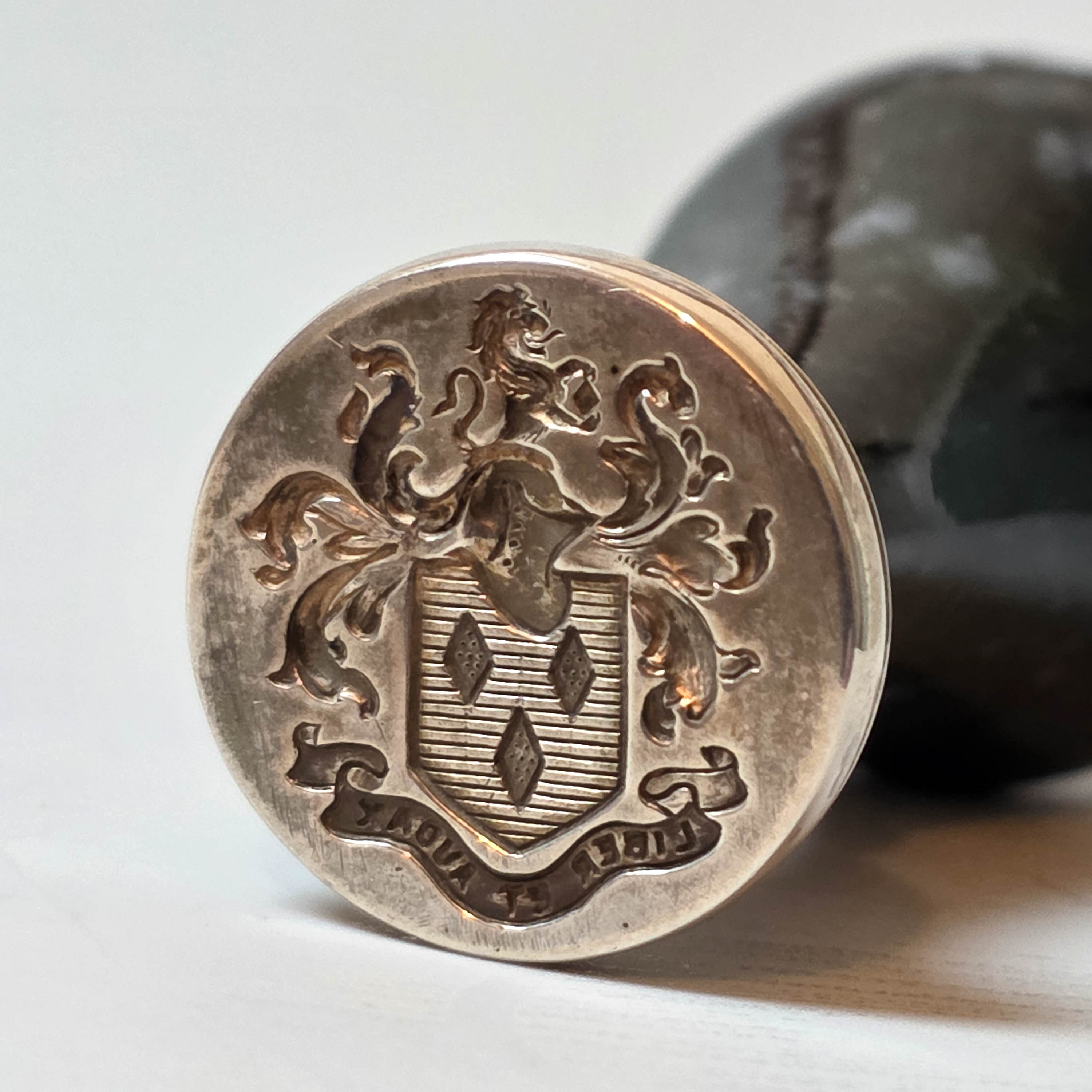 19THC IRISH HARDSTONE SILVER ANTIQUE WAX SEAL - FREEMAN + ORIGINAL CASE