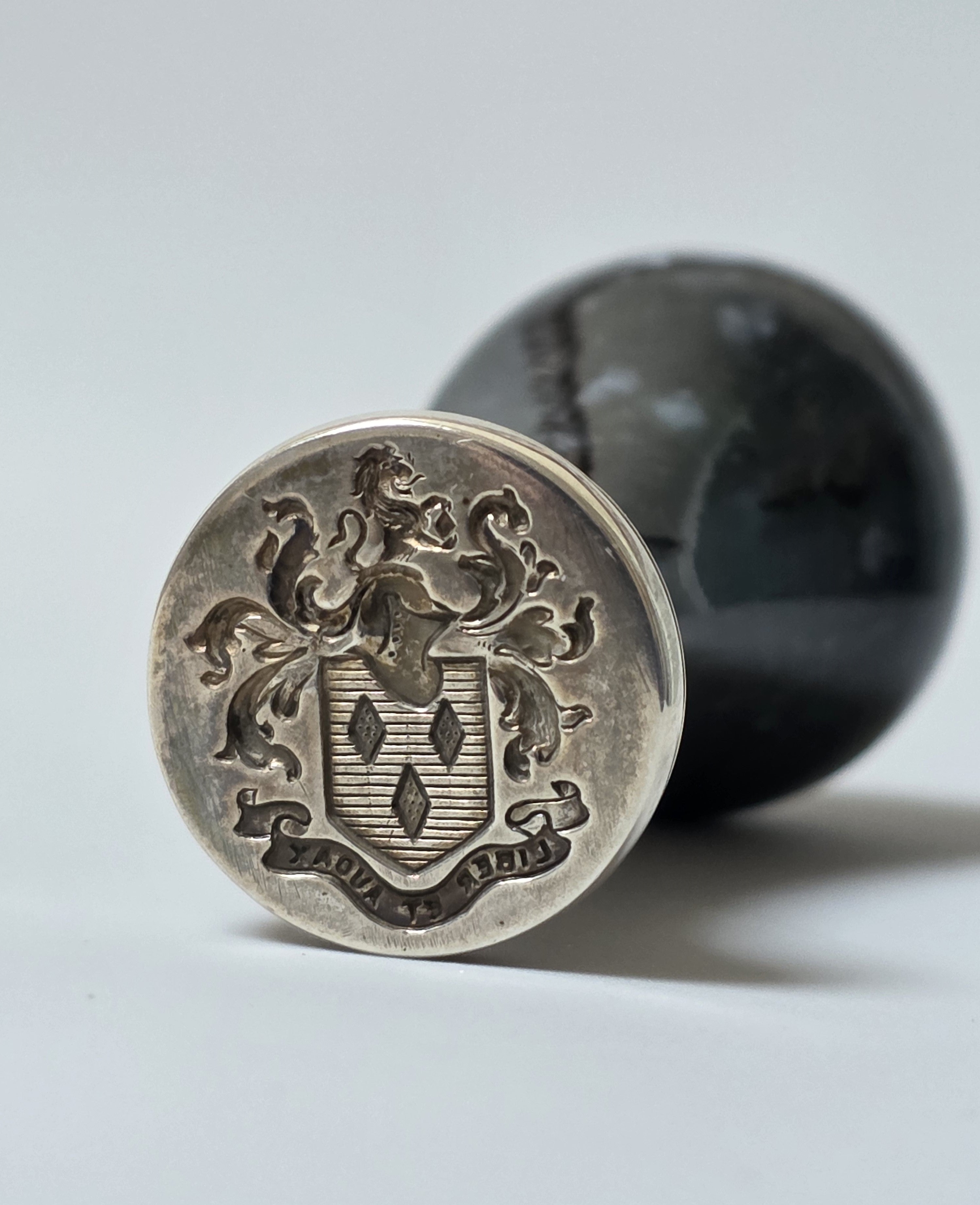 19THC IRISH HARDSTONE SILVER ANTIQUE WAX SEAL - FREEMAN + ORIGINAL CASE