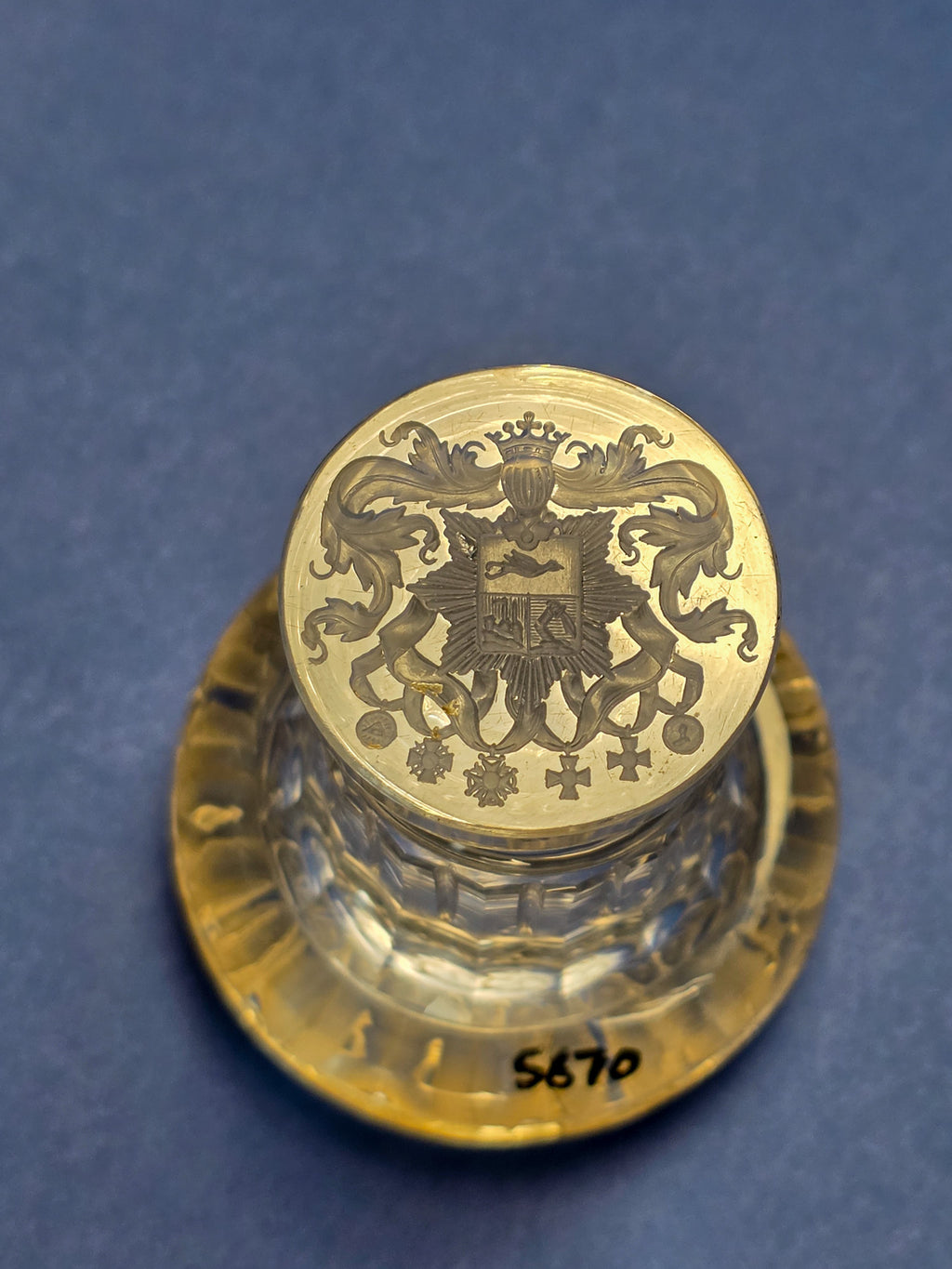 A LARGE 19TH CENTURY CONTINENTAL MILITARY ROCK CRYSTAL DESK SEAL