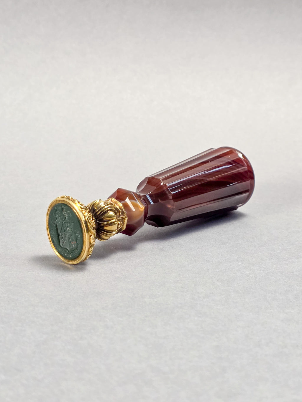 THE ROBERT WESTLEY HALL-DARE DESK SEAL AN EARLY 19TH CENTURY BANDED AGATE AND BLOODSTONE SEAL