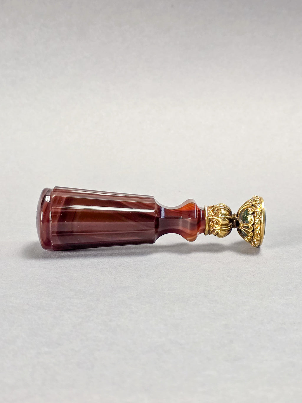THE ROBERT WESTLEY HALL-DARE DESK SEAL AN EARLY 19TH CENTURY BANDED AGATE AND BLOODSTONE SEAL