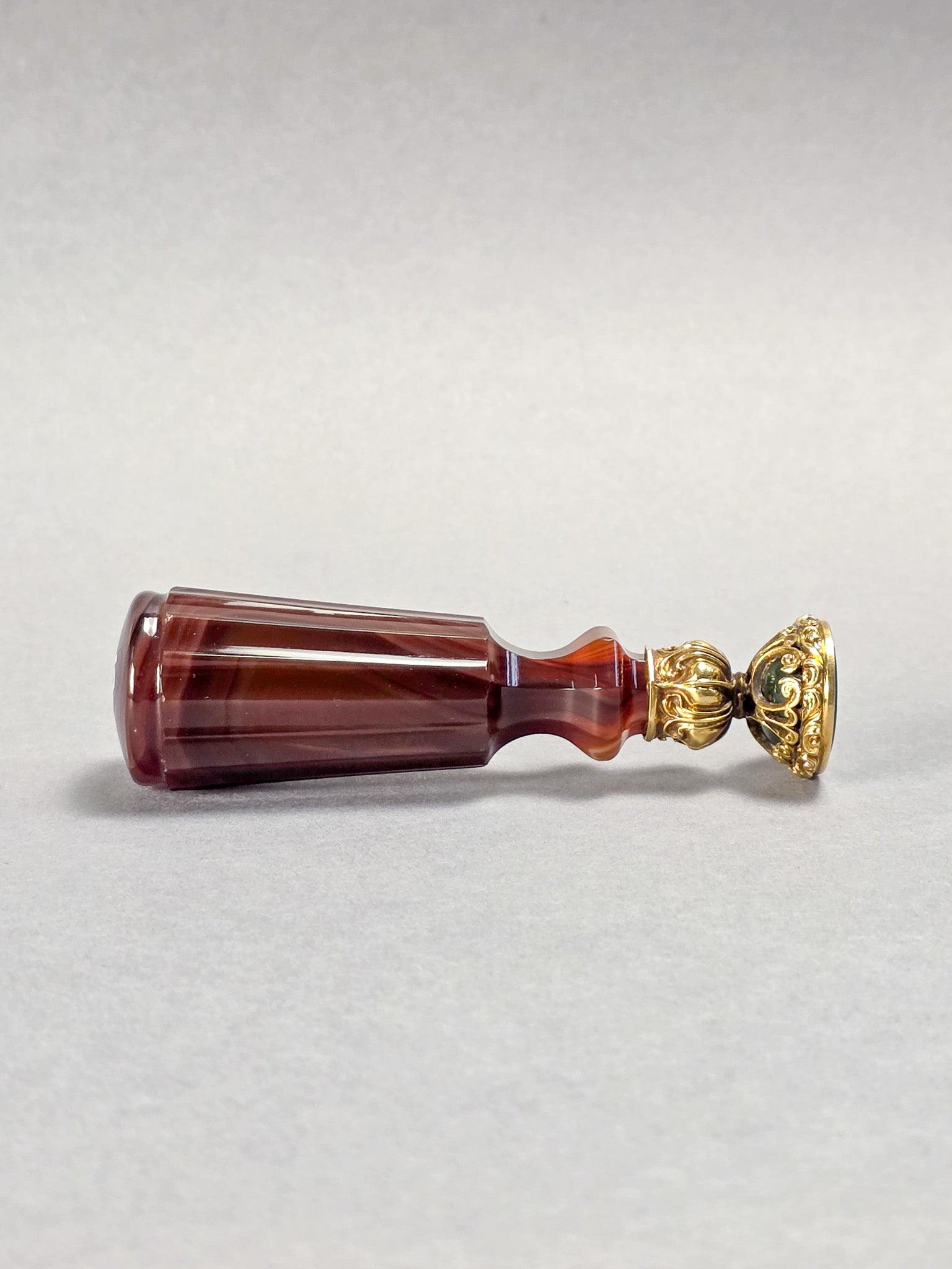THE ROBERT WESTLEY HALL-DARE DESK SEAL AN EARLY 19TH CENTURY BANDED AGATE AND BLOODSTONE SEAL