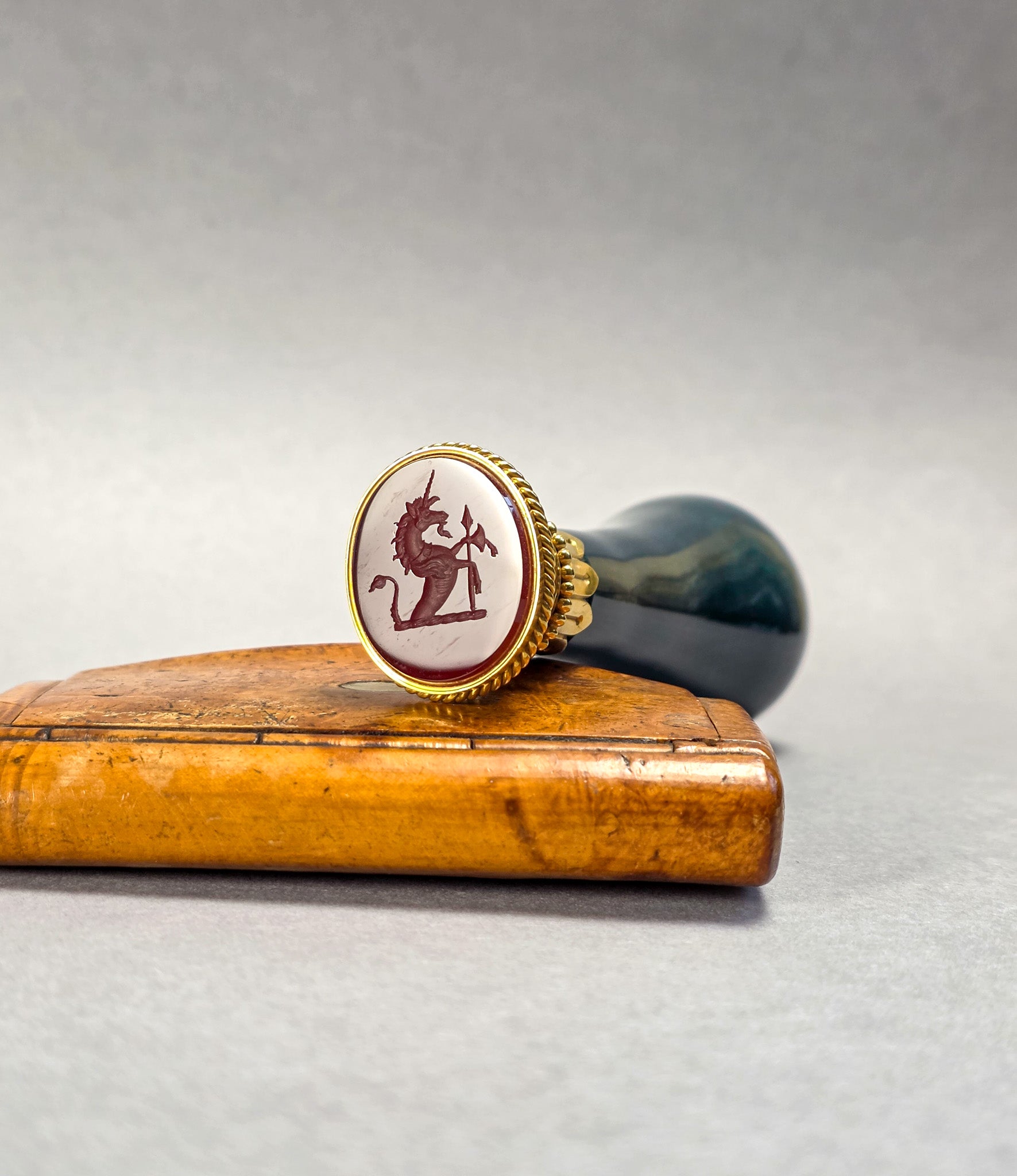 THE CALEB WRIGHT DESK SEAL A LATE 19TH CENTURY BLOODSTONE AND CARNELIAN DESK SEAL