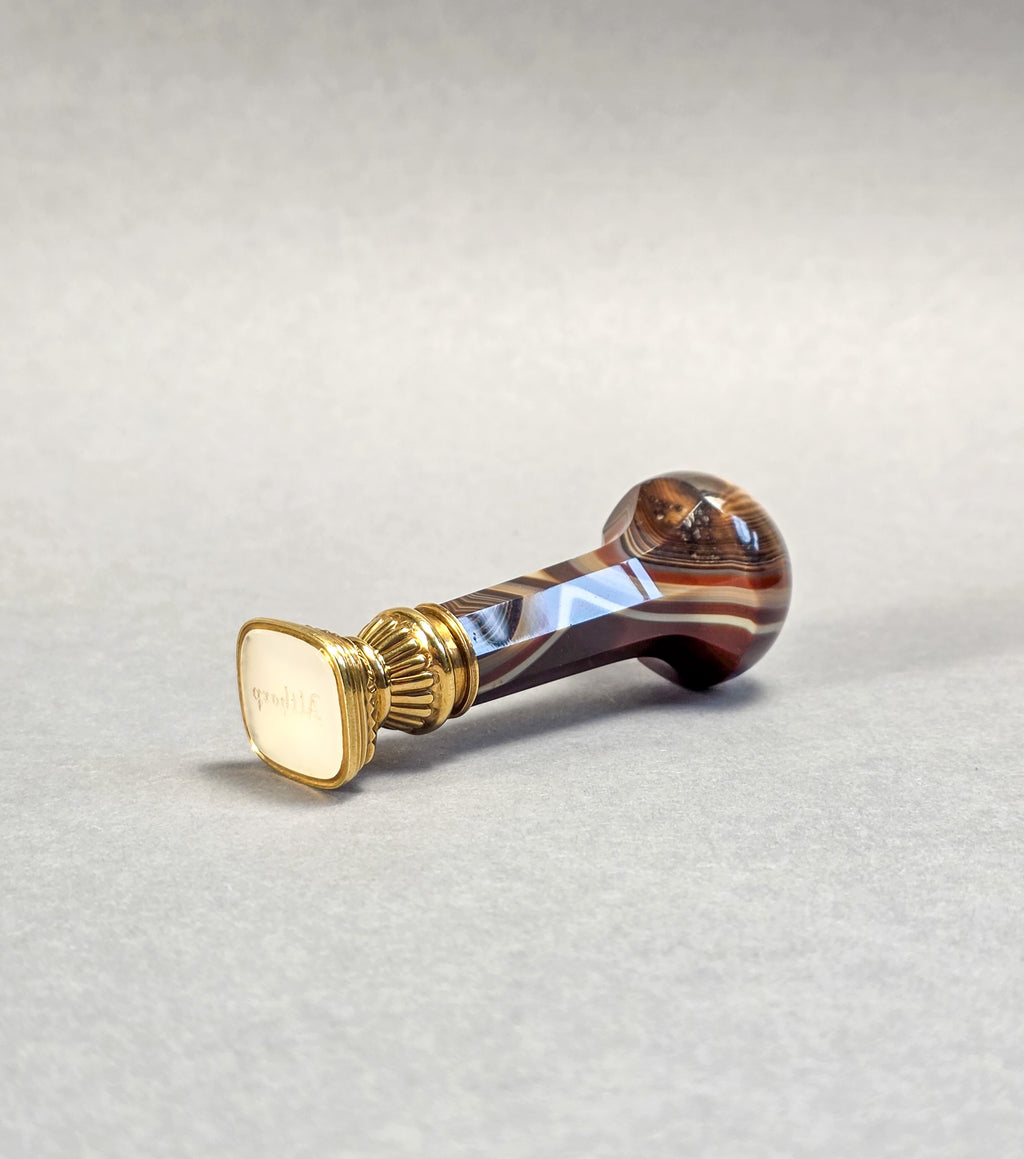 THE ALTHORP SEAL A LATE 19TH CENTURY BANDED AGATE AND GOLD DESK SEAL
