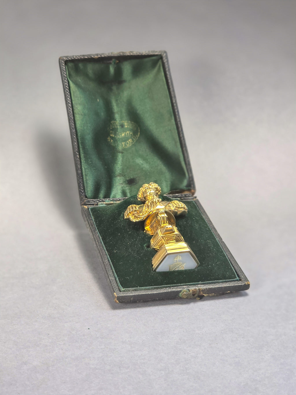 A FINE EARLY 19TH CENTURY SILVER GILT DESK SEAL ENGLISH CIRCA 1820, UNMARKED