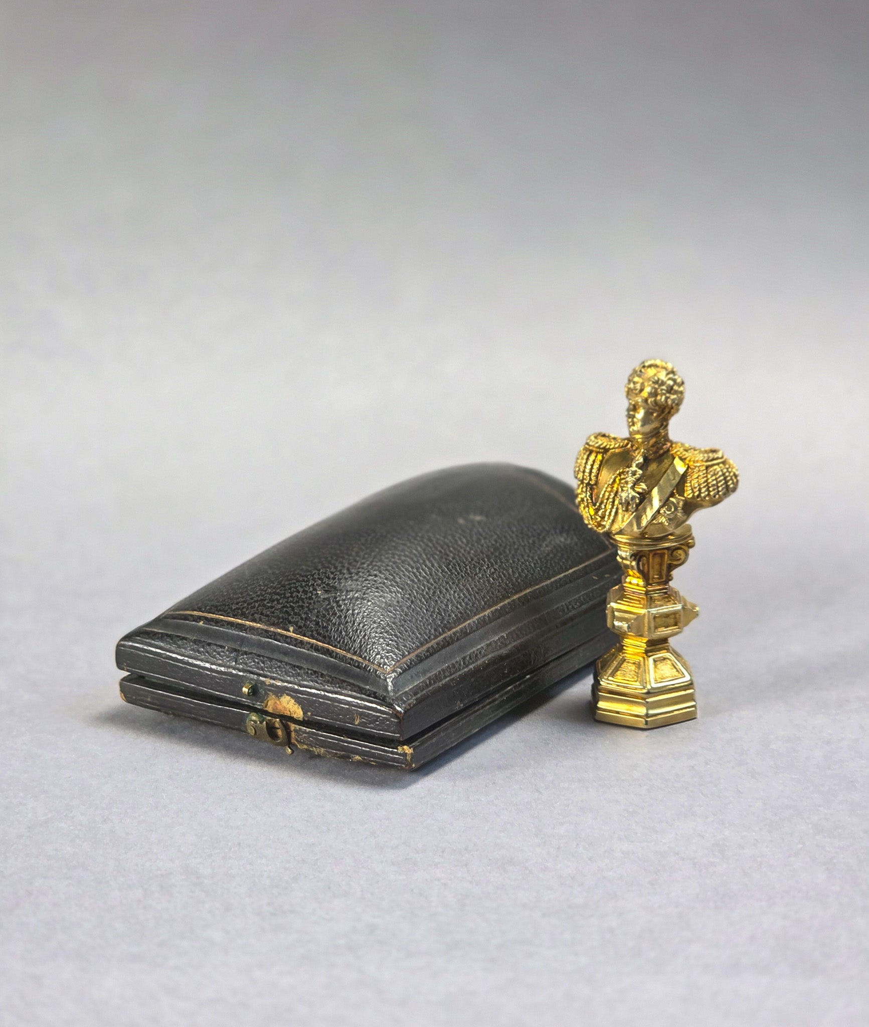 A FINE EARLY 19TH CENTURY SILVER GILT DESK SEAL ENGLISH CIRCA 1820, UNMARKED