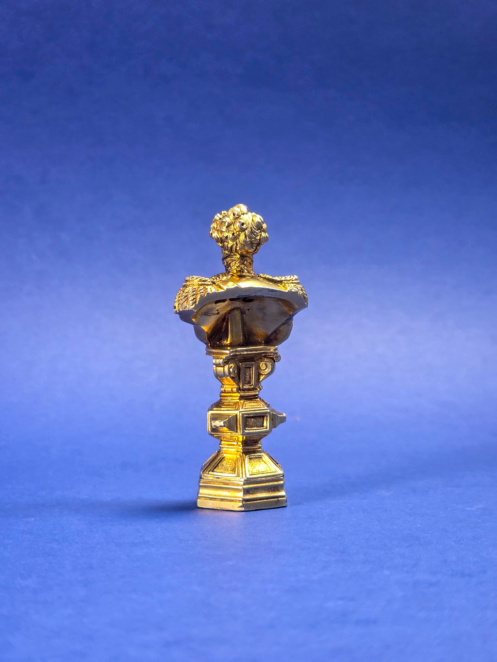 A FINE EARLY 19TH CENTURY SILVER GILT DESK SEAL ENGLISH CIRCA 1820, UNMARKED