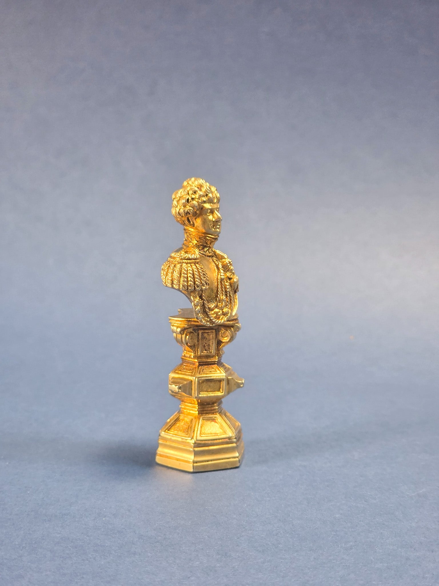 A FINE EARLY 19TH CENTURY SILVER GILT DESK SEAL ENGLISH CIRCA 1820, UNMARKED