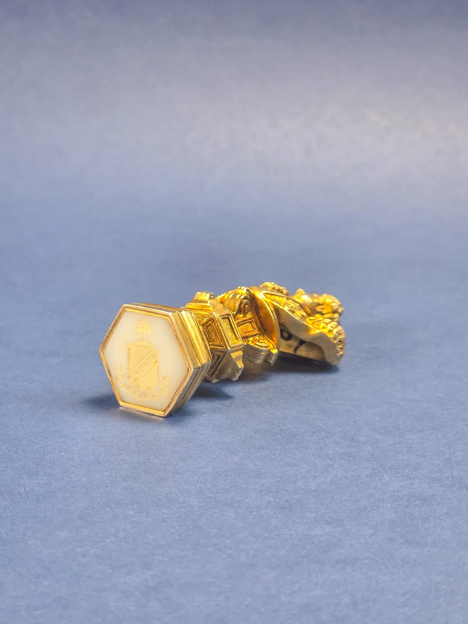 A FINE EARLY 19TH CENTURY SILVER GILT DESK SEAL ENGLISH CIRCA 1820, UNMARKED