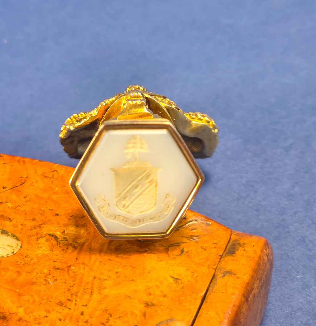 A FINE EARLY 19TH CENTURY SILVER GILT DESK SEAL ENGLISH CIRCA 1820, UNMARKED