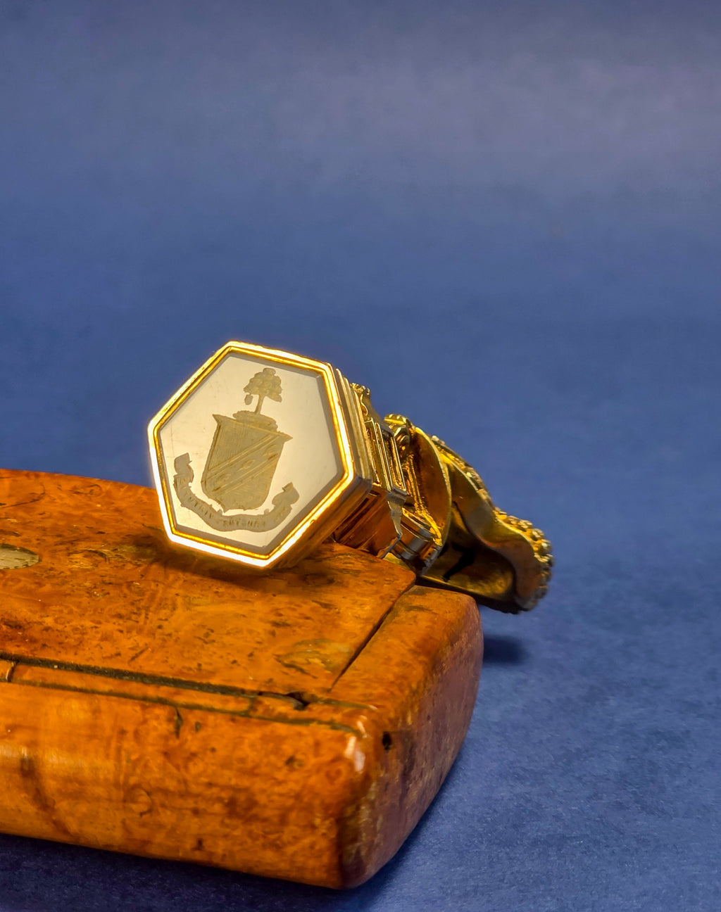 A FINE EARLY 19TH CENTURY SILVER GILT DESK SEAL ENGLISH CIRCA 1820, UNMARKED
