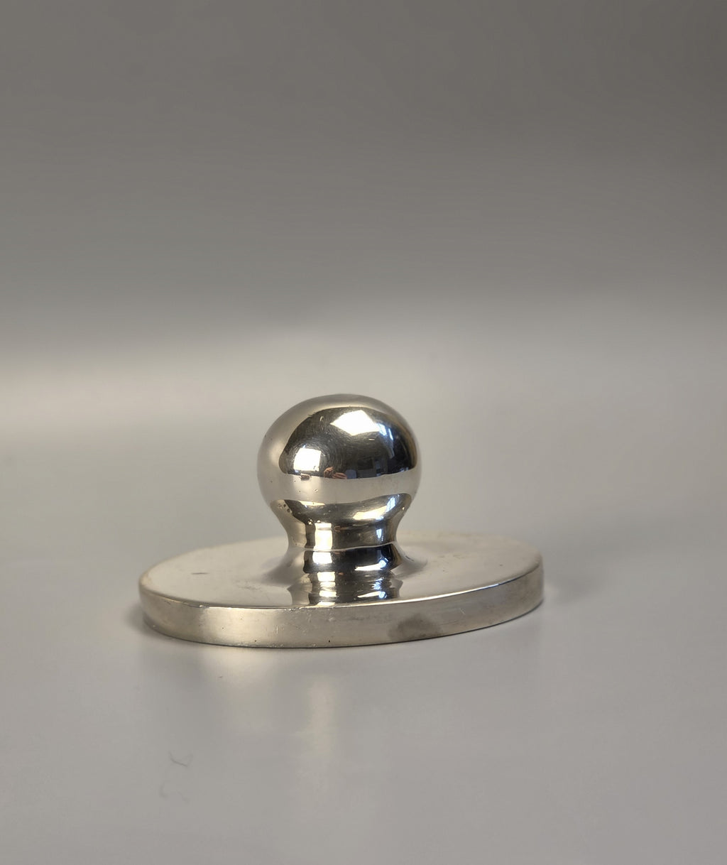 A CONTINENTAL 19TH CENTURY ARMORIAL DESK SEAL