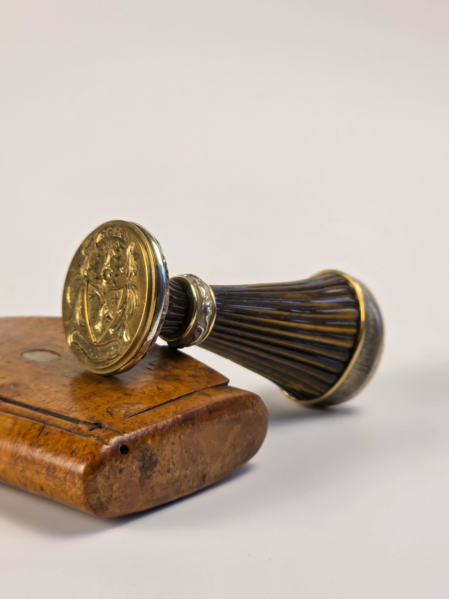 THE GIBB GOLD, SILVER & TIGER'S EYE DESK SEAL