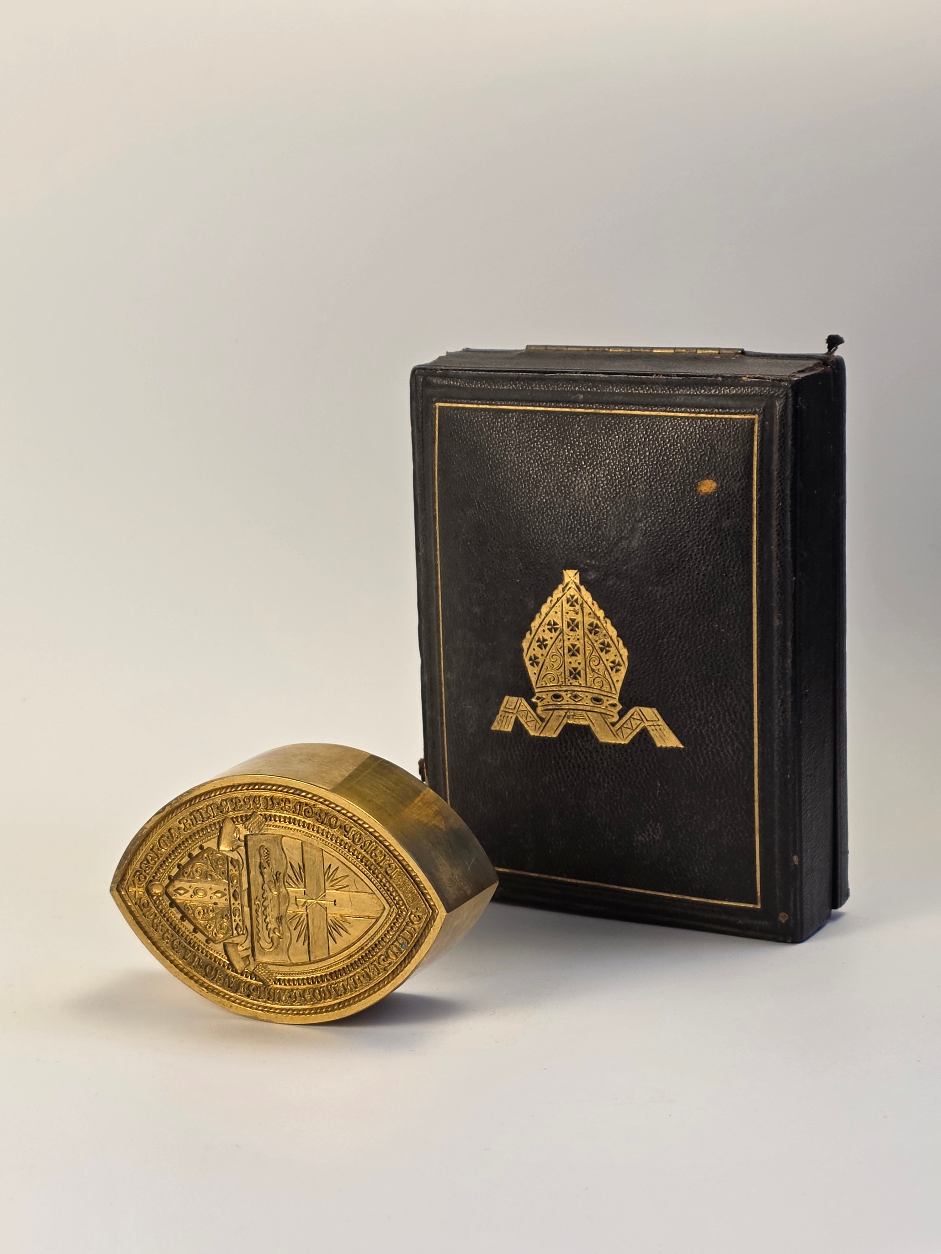 THE ARTHUR KITCHING DESK SEAL BISHOP ON THE UPPER NILE 1926