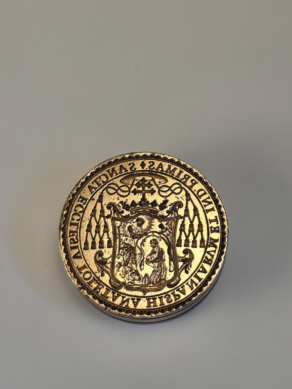 THE DESK SEAL OF TOLEDO CATHEDRAL, FIRST IN SPAIN AND INDIES