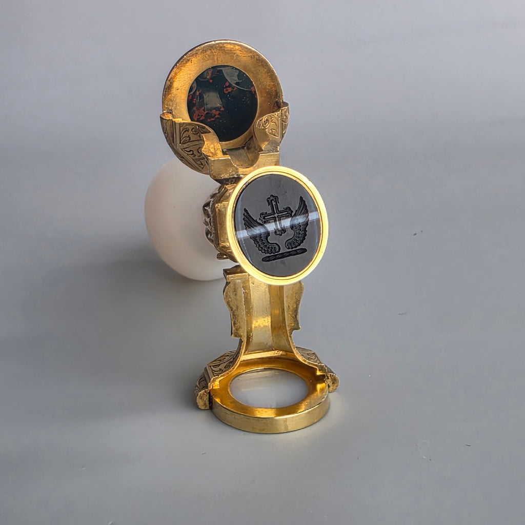 A HARDSTONE AND GOLD TRIPLE ENGLISH DESK SEAL CIRCA 1860