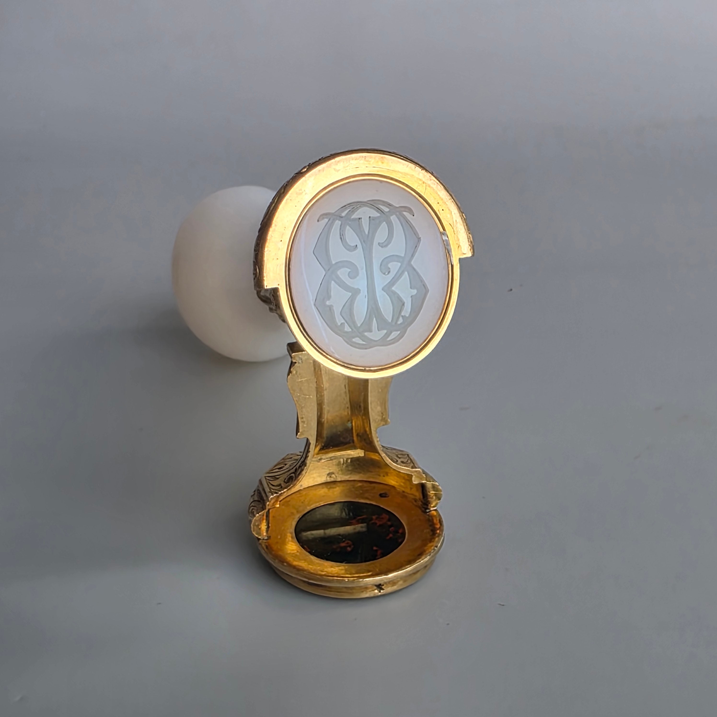 A HARDSTONE AND GOLD TRIPLE ENGLISH DESK SEAL CIRCA 1860