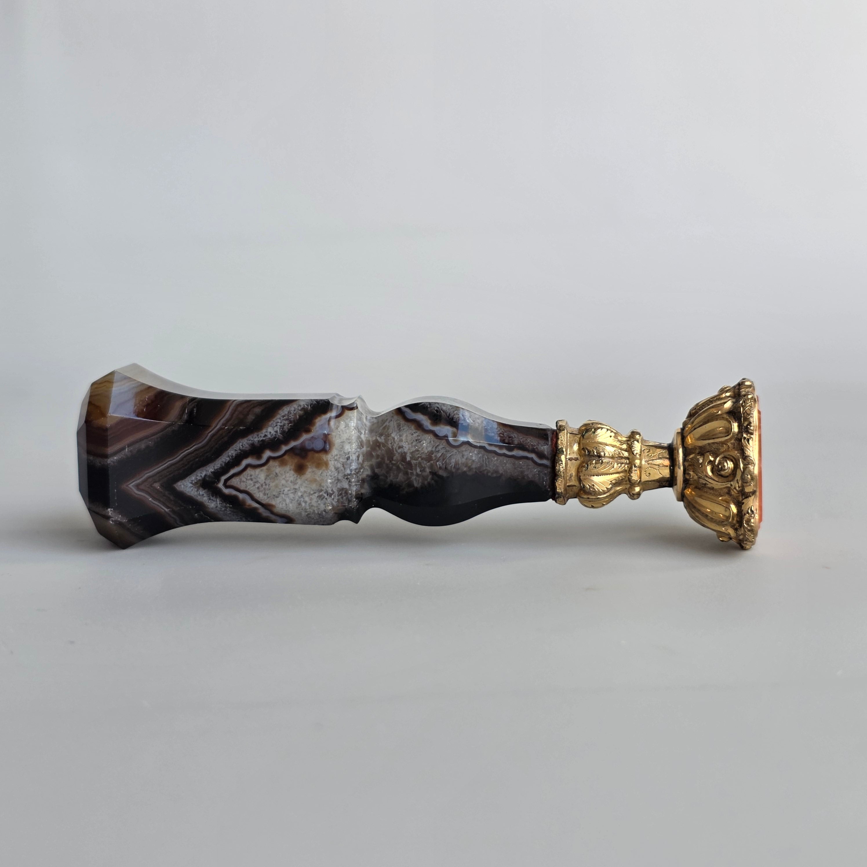 A HARDSTONE AND GILT-METAL ENGLISH DESK SEAL - PORTAL FAMILY