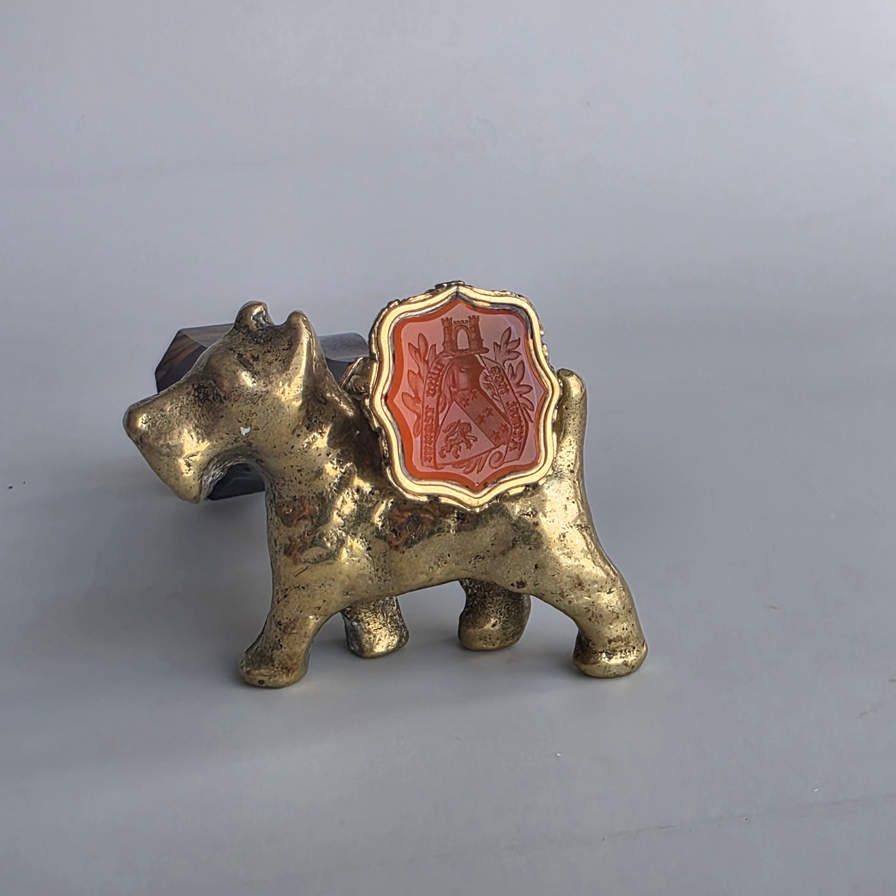 A HARDSTONE AND GILT-METAL ENGLISH DESK SEAL - PORTAL FAMILY