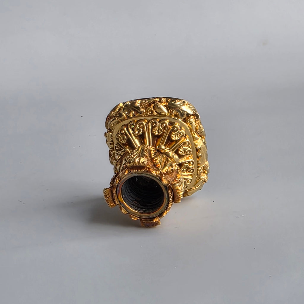 AN ENGLISH GOLD & CARNELIAN ARMORIAL DESK SEAL