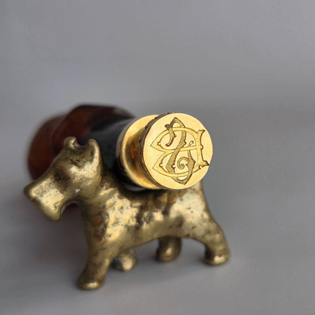 UNUSUAL TORTOISESHELL GOLD & GEM-SET INFANT DESK SEAL