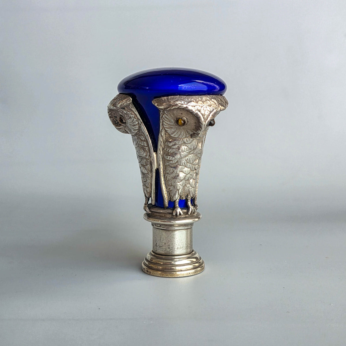 A SILVER & ENAMEL GEORGE SCHEID OWL FIGURINE DESK SEAL