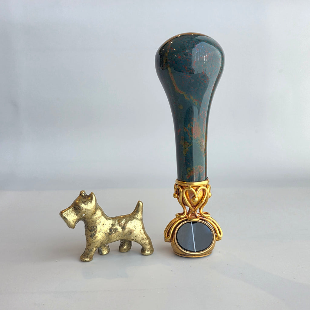 A GOLD-MOUNTED ENGLISH HARDSTONE TRIPLE-SWIVEL DESK SEAL