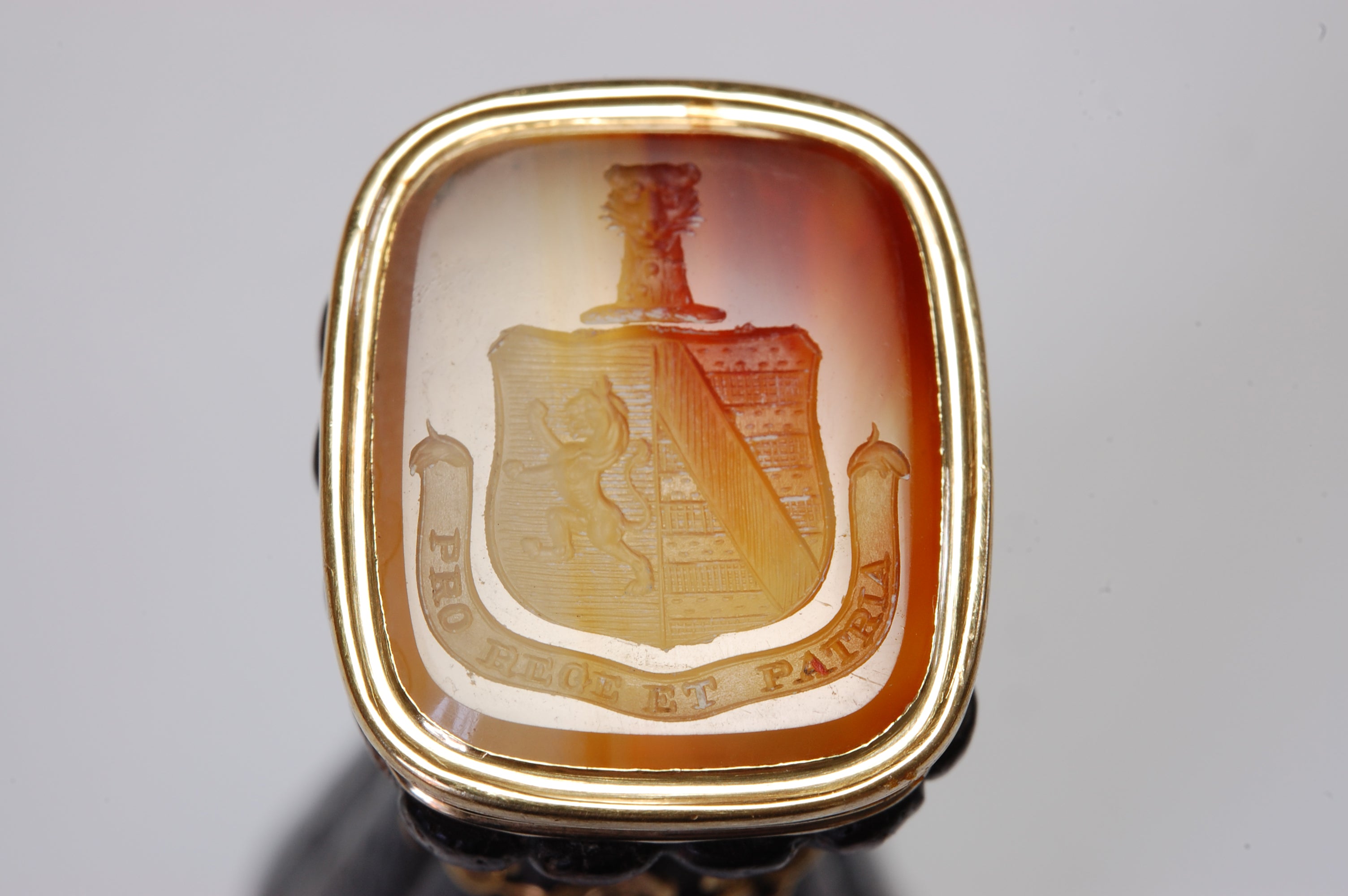 IRISH BOG OAK, GOLD AND AGATE ARMORIAL DESK SEAL