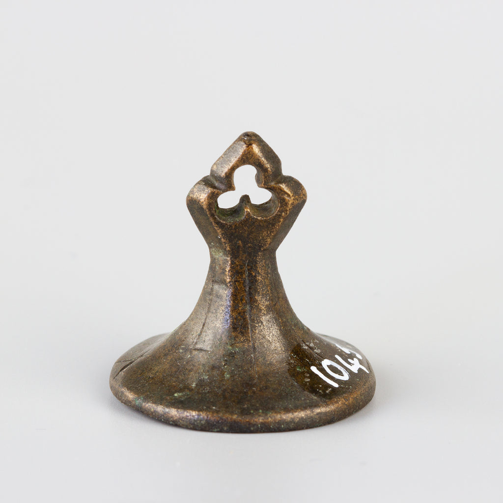 Bronze wax seal with triform suspension loop