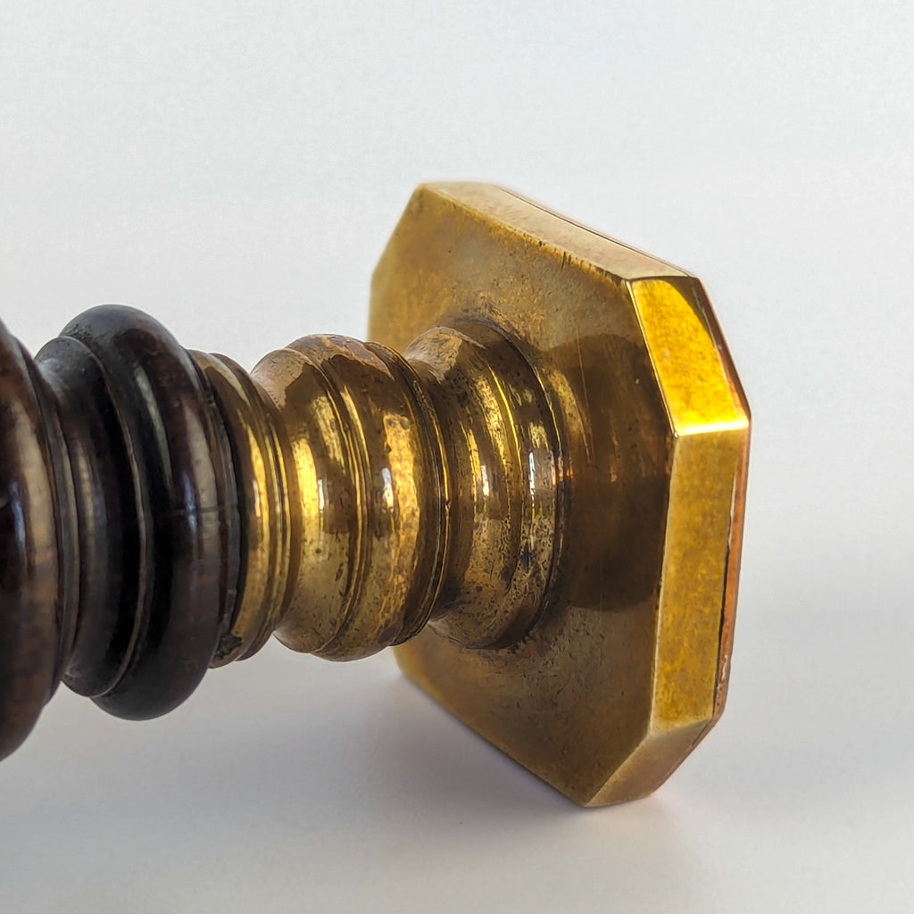 Collar and matrix detail on wax seal