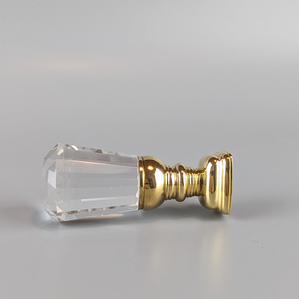 Side view of crystal and gold wax seal