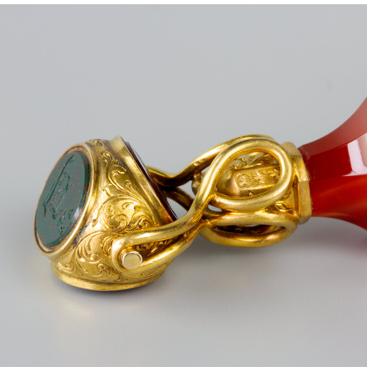 Closeup of gold mount on wax seal showing rotating matrices
