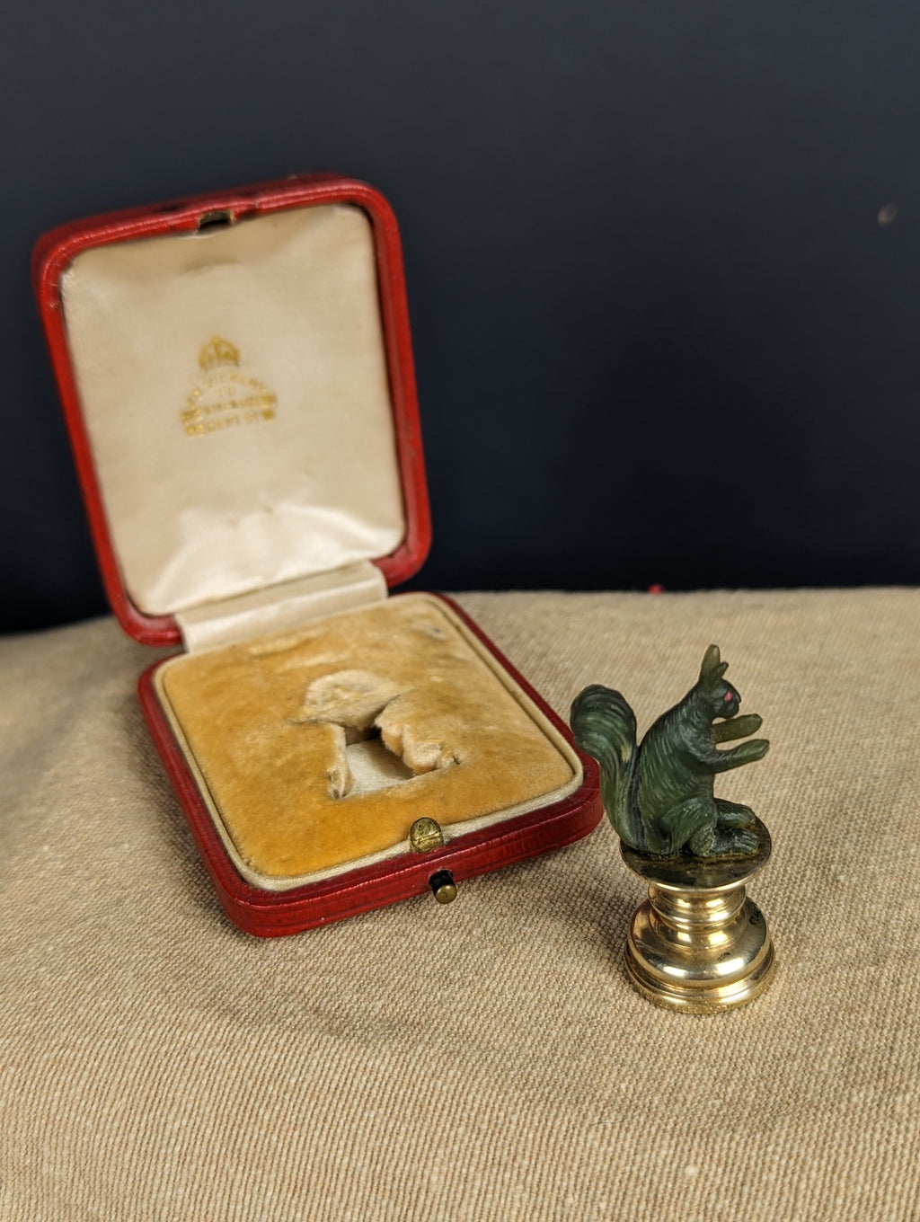 jade and gilt-silver squirrel antique wax seal with case